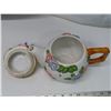 Image 5 : Candle holders + Tea pot + English bone China Decoration