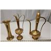 Image 8 : 3 Metal, bronze colored pitchers and vase
