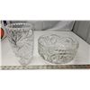 Image 1 : 2 assorted Crystal glassware - Starburst vase and large star crystal serving bowl