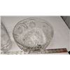 Image 3 : 2 assorted Crystal glassware - Starburst vase and large star crystal serving bowl