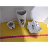 Image 1 : 3 ornamental porcelain items