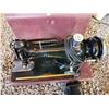 Image 3 : singer sewing machine with foot pedal and case - excellent original condition