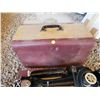 Image 4 : singer sewing machine with foot pedal and case - excellent original condition