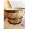 Image 2 : very good 1/2 bushel basket and 1/4 bushel basket