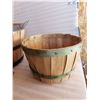 Image 3 : very good 1/2 bushel basket and 1/4 bushel basket