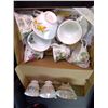 Image 2 : Tea cups and saucers