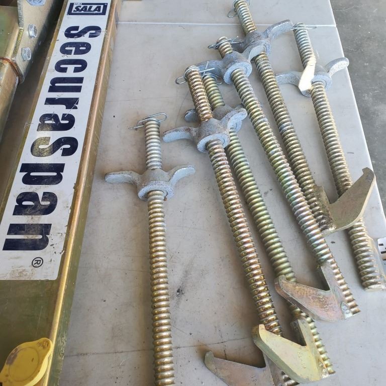 2 SALA SECURASPAN HLL SYSTEM POSTS WITH ATTACHMENTS - Big Valley Auction