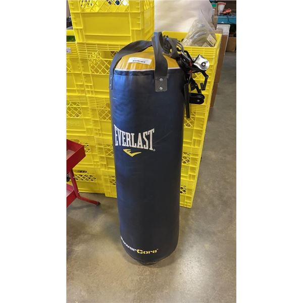 EVERLAST FULL SIZE PUNCHING BAG WITH BRACKET