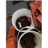 Image 2 : 3 PAILS OF CHAIN AND HOOKS