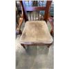 Image 2 : VINTAGE SPINDLE BACK ARMCHAIR