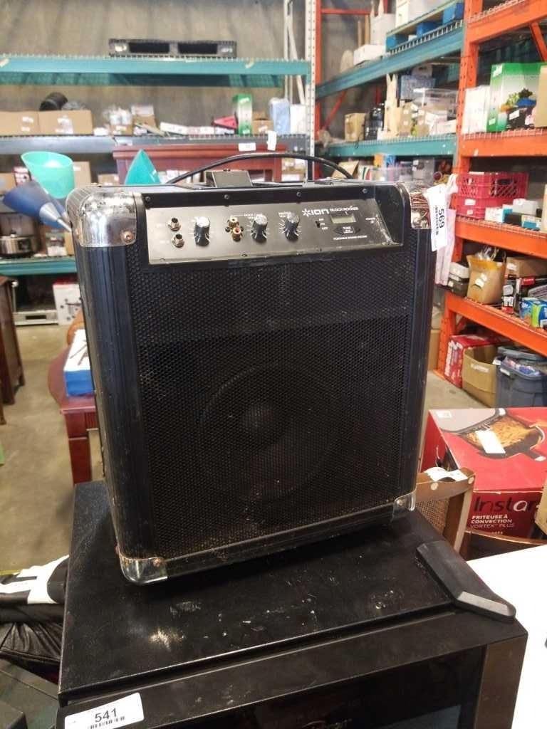 ION BLOCK ROCKER RADIO WORKING WHILE PLUGGED IN, MISSING ANTENNA