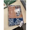 Image 2 : NEW TWIN FITTED SHEET, ELEN DEGENERES OVEN MITTS AND CITY CHIC TABLECLOTH