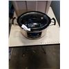 Image 2 : RADIO, WIRELESS CHARGER, CDS, FLASHLIGHT, HAMILTON BEACH SLOW COOKER