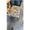 Image 8 : 2 WOOD STOOLS, WOOD CHAIR, METAL STOOL AND KNICKNACK SHELF