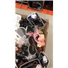 Image 2 : 100 PIECES JEWELRY, BRACELETS, HAIR ACCESSORIES