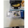 Image 2 : CUCINA PRO MULTI-BAKER DELUXE, FRENCH FRY CUTTER, AND 4 BLADE VEGETABLE SPIRALIZER