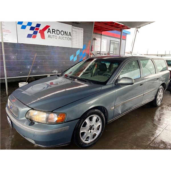 2001 VOLVO V70
