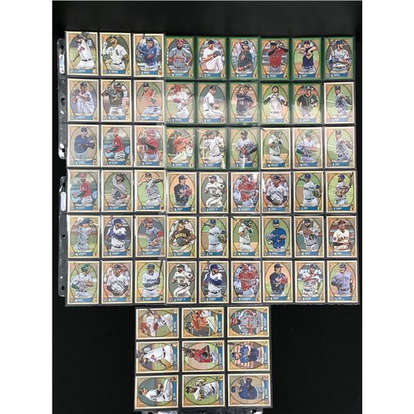 LARGE LOT OF BASEBALL CARDS