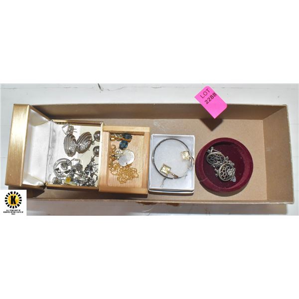 ESTATE EARRINGS & NECKLACE IN BOXES
