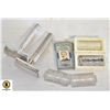 Image 1 : 2 VINTAGE RAZORS AND BLADES