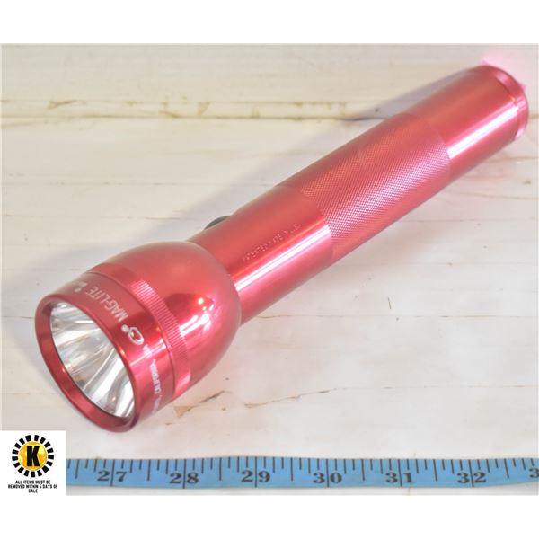 LARGE RED MAG-LITE FLASH LIGHT