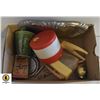 Image 1 : BOX OF VINTAGE COLLECTABLES