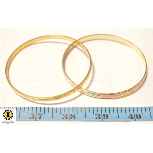PAIR 0F BANGLES