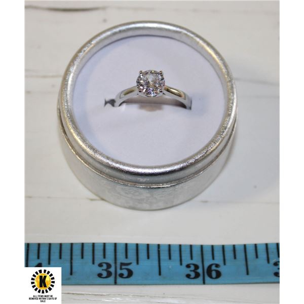 LADIES ESTATE RING SIZE 9.5 STAMPED 18K