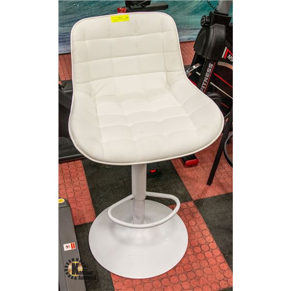 ADJUSTABLE HEIGHT SWIVEL BAR STOOL