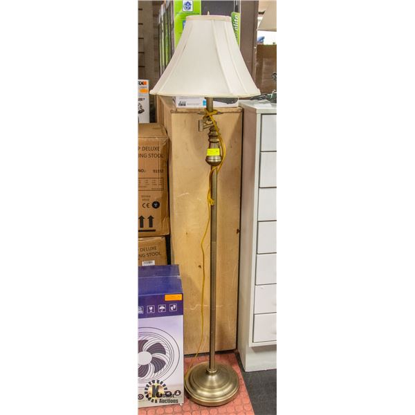 APPROX 5FT LIVING ROOM TRI LIGHT LAMP-ESTATE