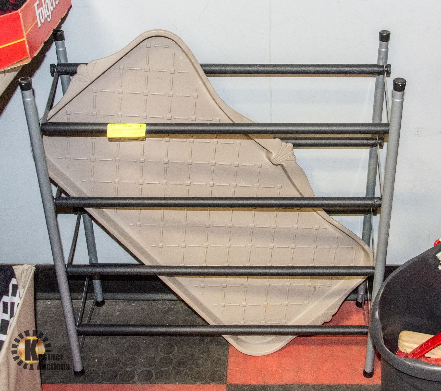 ADJUSTABLE SHOE RACK WITH SHOE TRAY