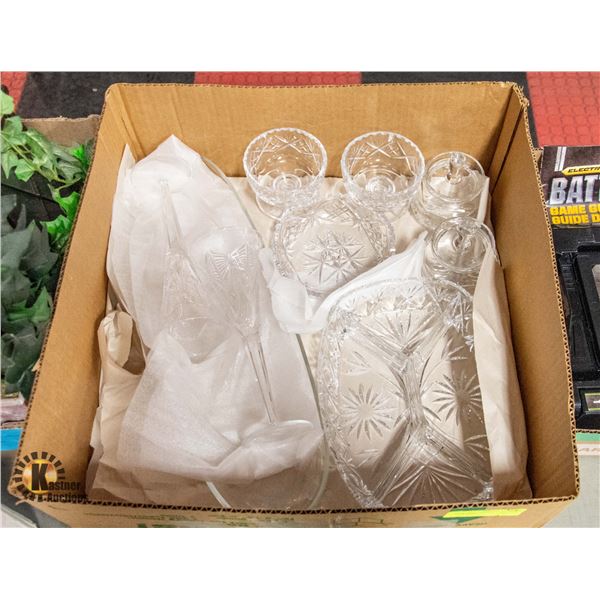 BOX WITH CRYSTAL ITEMS INCL. 2 TALL WINE/