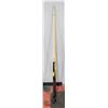 Image 1 : 2 POOL CUES 18/20 OZ TYPHOON ONE PIEC HOUSE CUE AN
