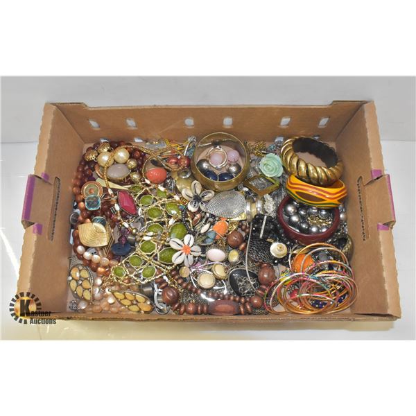 LOT OF ASSORTED JEWELRY