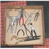 Image 1 : FLAT OF VARIOUS HANDTOOLS INCL. LARGE VICE