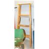Image 1 : 4 FOOT WOOD LADDER