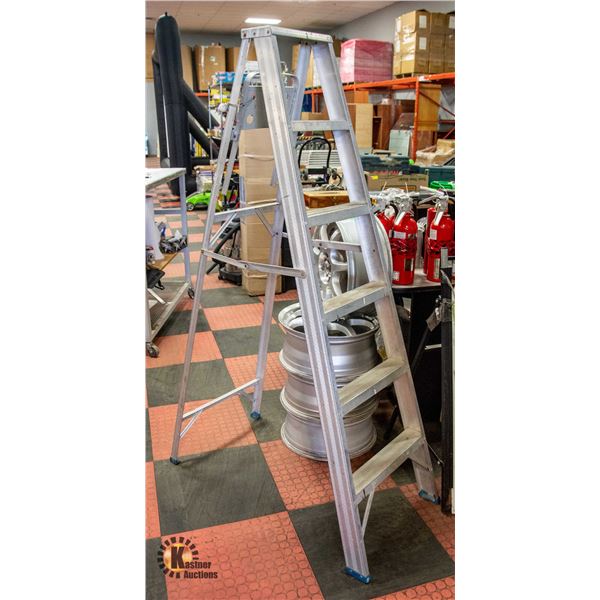 ALUMINUM 6' LADDER