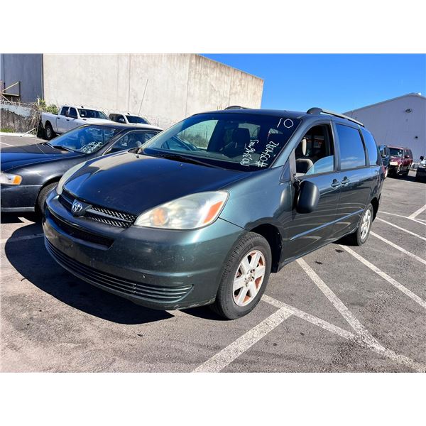 2004 Toyota Sienna CE 7 Passenger