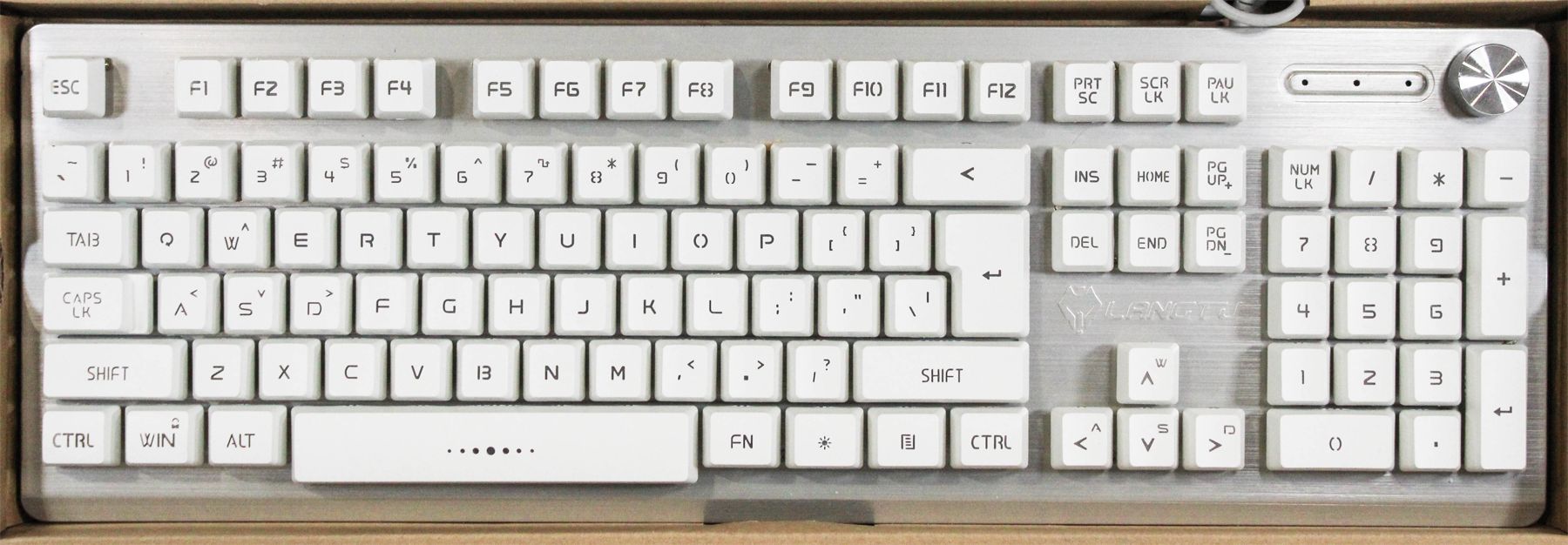 COMPUTER PLUG IN KEY BOARD - WHITE