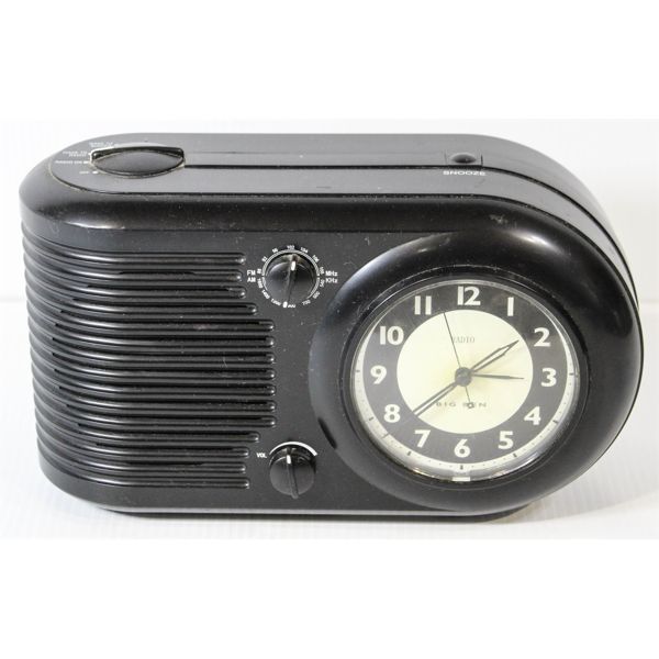 RETRO LOOK BIG BEN CLOCK RADIO