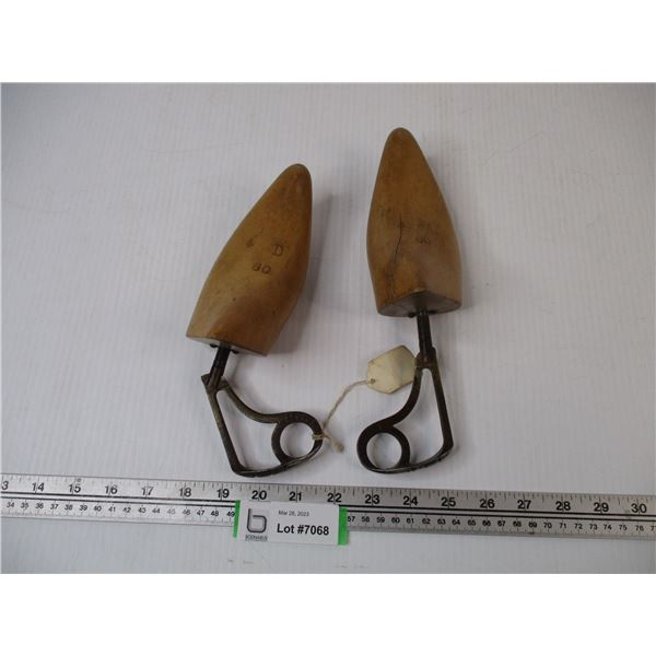 (2) Ladies Size 4 Shoe Stretchers