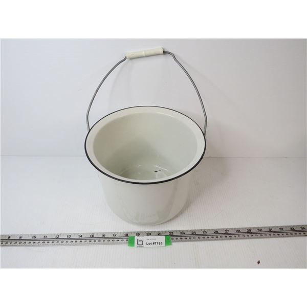 Enamel Ware Pot w/Handle (some chipping)