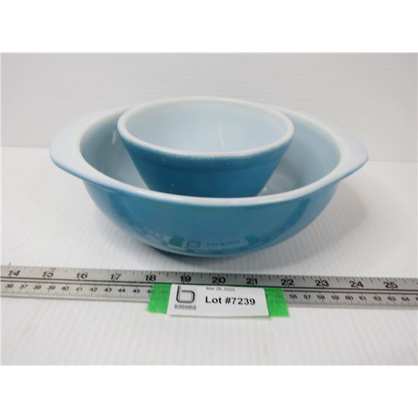 (2) Pyrex Mixing Bowls