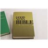 Image 2 : (2) Bibles