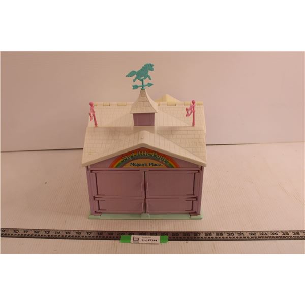 My Little Pony Barn/Stable with Extra