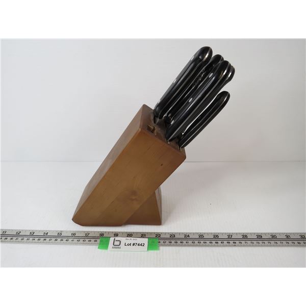Knife Block w/Knives (missing a knife)