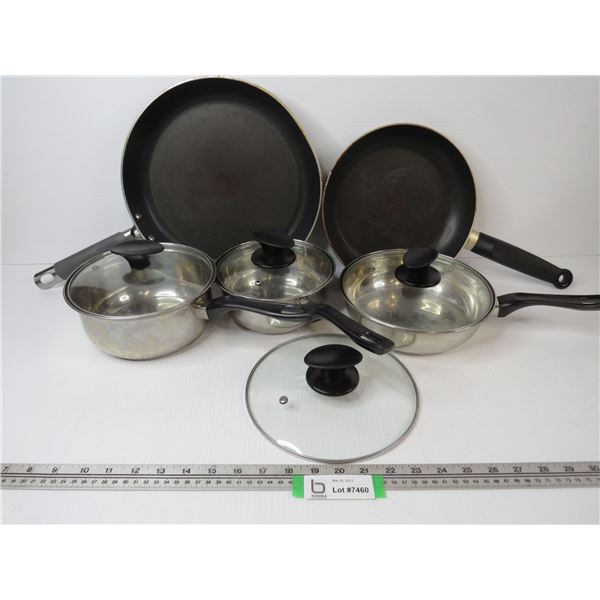 (2) Frying Pans - (3) Pots w/Lids - Extra Lid