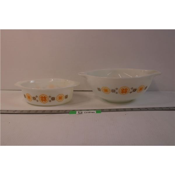 Matching Pyrex Casserole Dish and Mixing Bowl without Lids