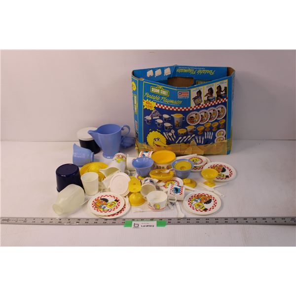 Vintage Sesame Street Portable Playmates Dinner Set