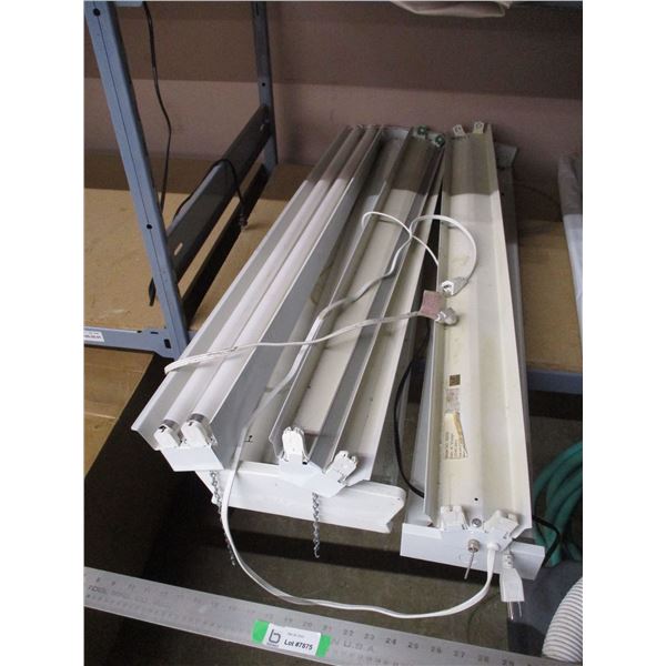 *(5) Fixtures for Fluorescent Lights w/ Some Bulbs